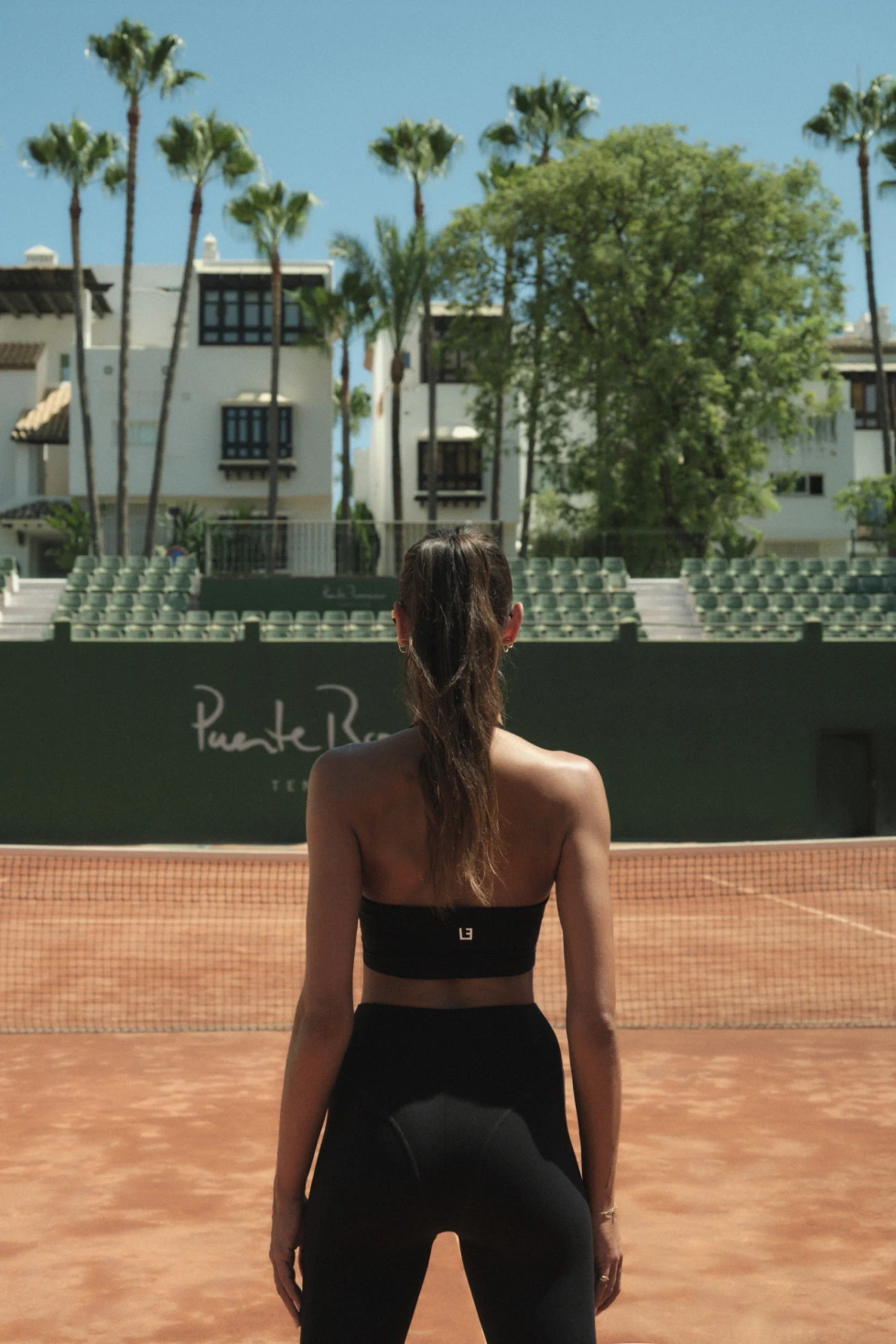 LEISURE HALTER TOP NOIR